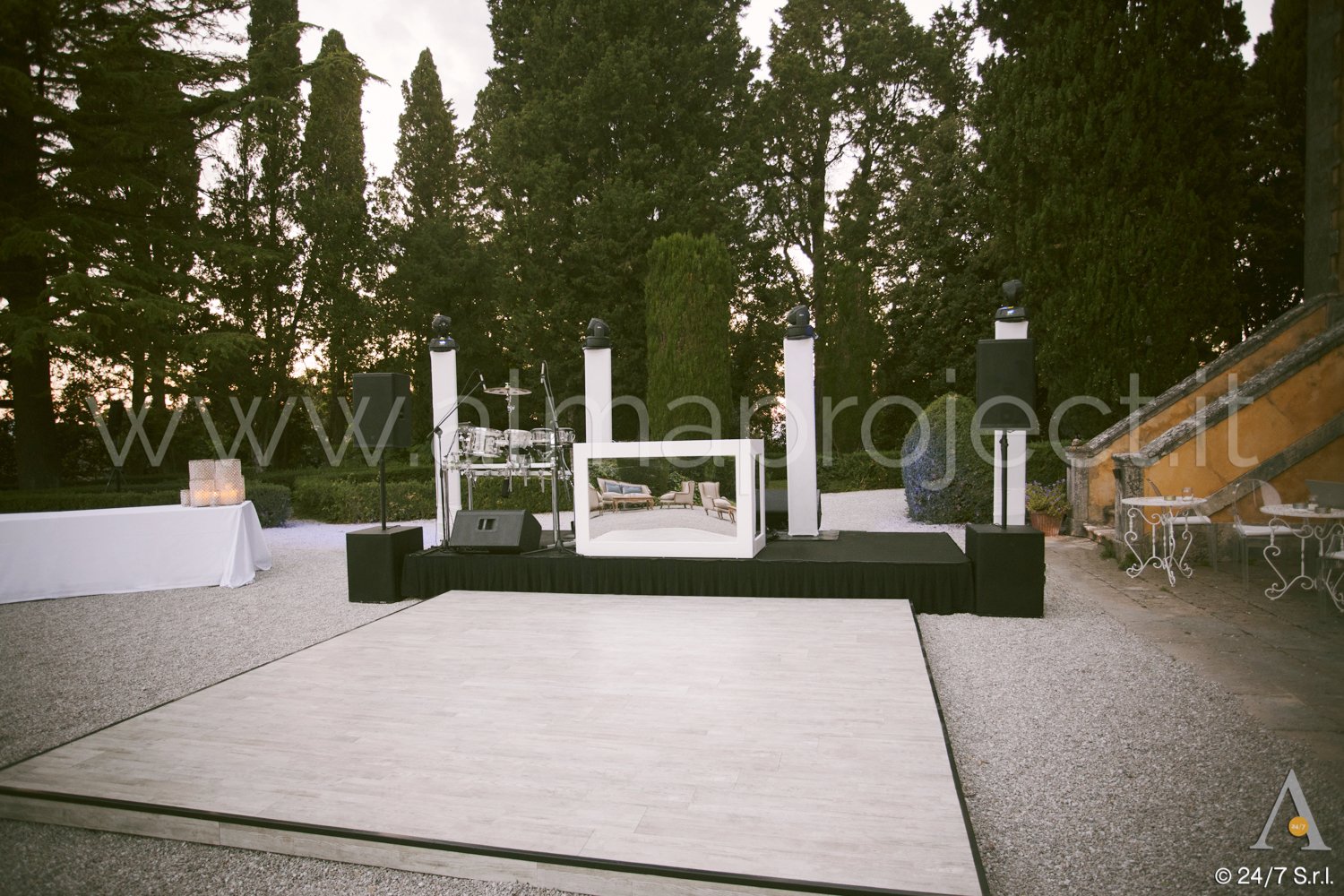 2BALMAPROJECT243A740VILLADIULIGNANO-WoodenDancefloorWhite-MovingHeads-EvaWhiteMirror-EVSaxDeejayDrums-180623Ulignano-2PIARPAOLOPOLCARO.jpg
