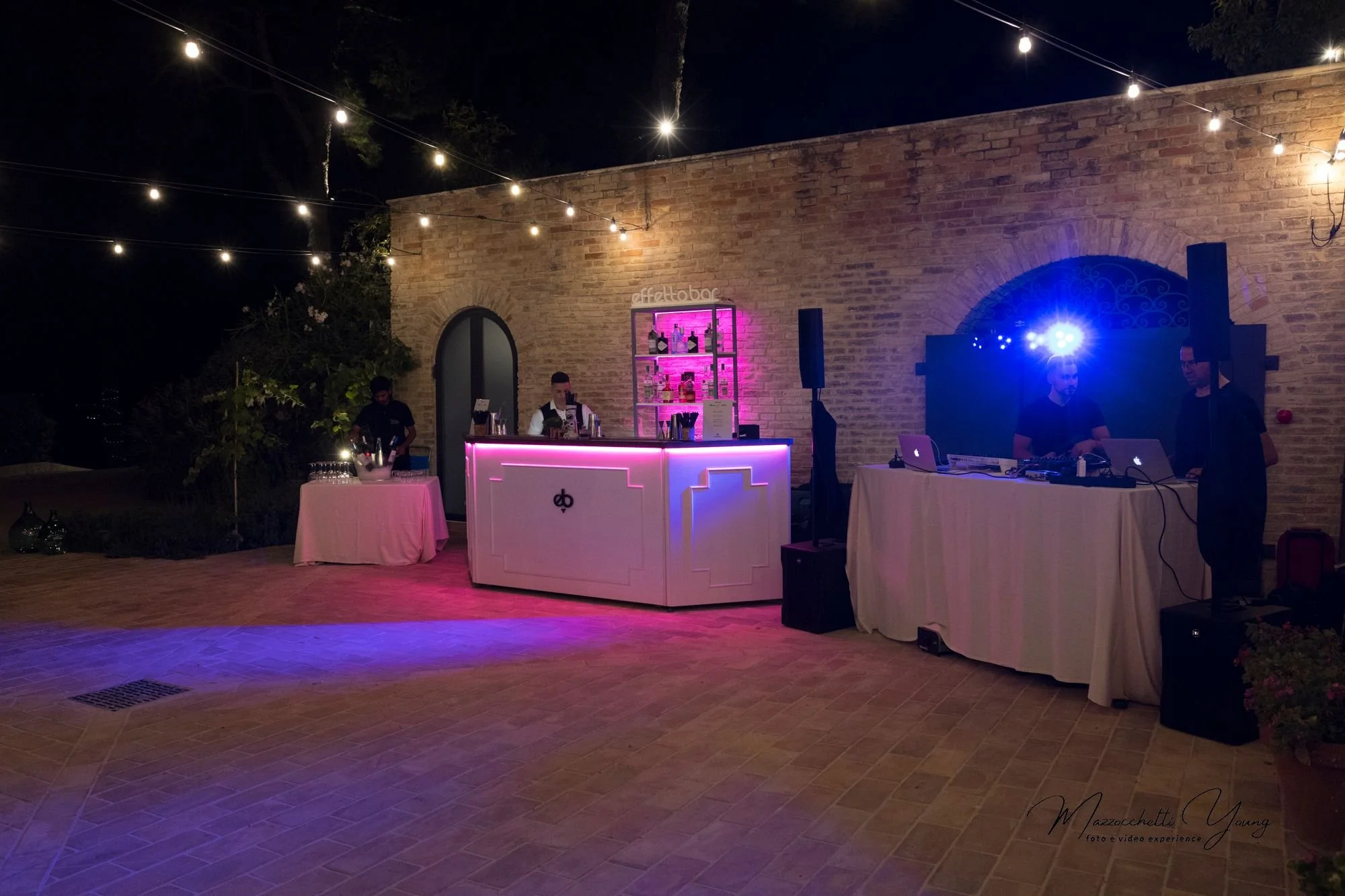 6751c626850e30003a6fb1c9_cocktailbar.jpg.webp