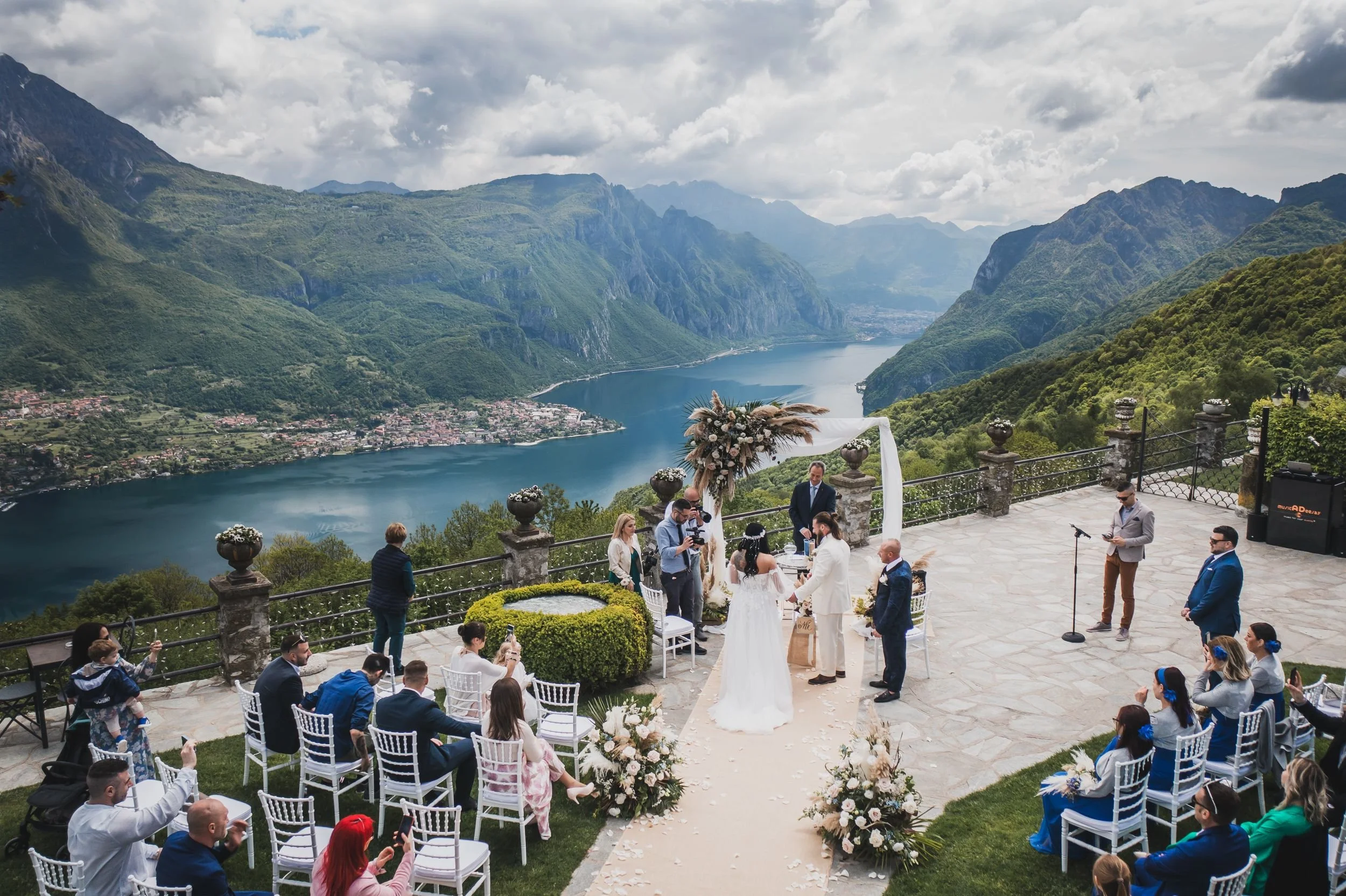 68fa1f55aea79a96e9232eed_2024.05.09_Matrimonio_Veronica_Domenico_0112.jpg.webp