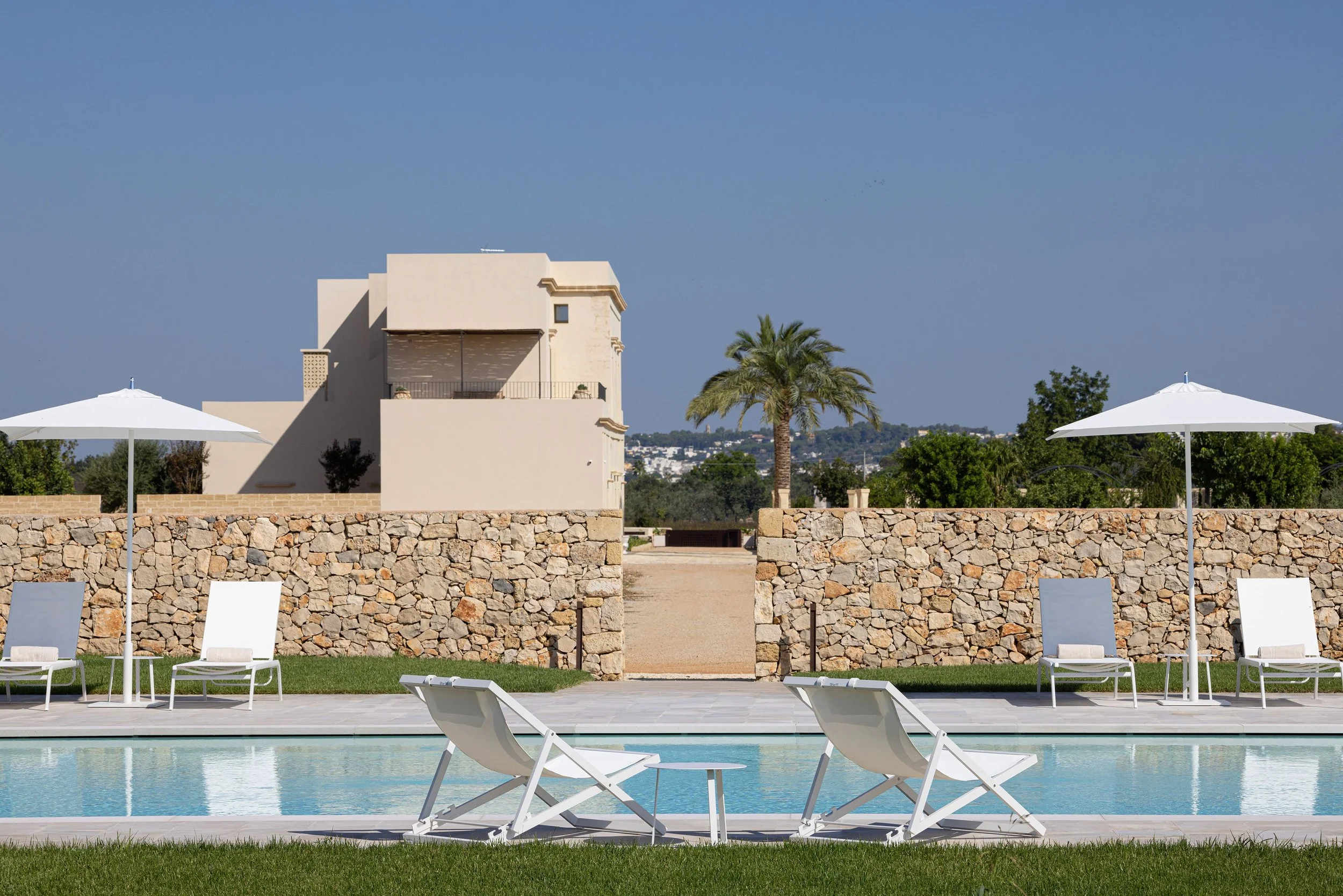 696f89d6654ba0abe9699b87_SwimmingPoolLandscape.jpg.webp