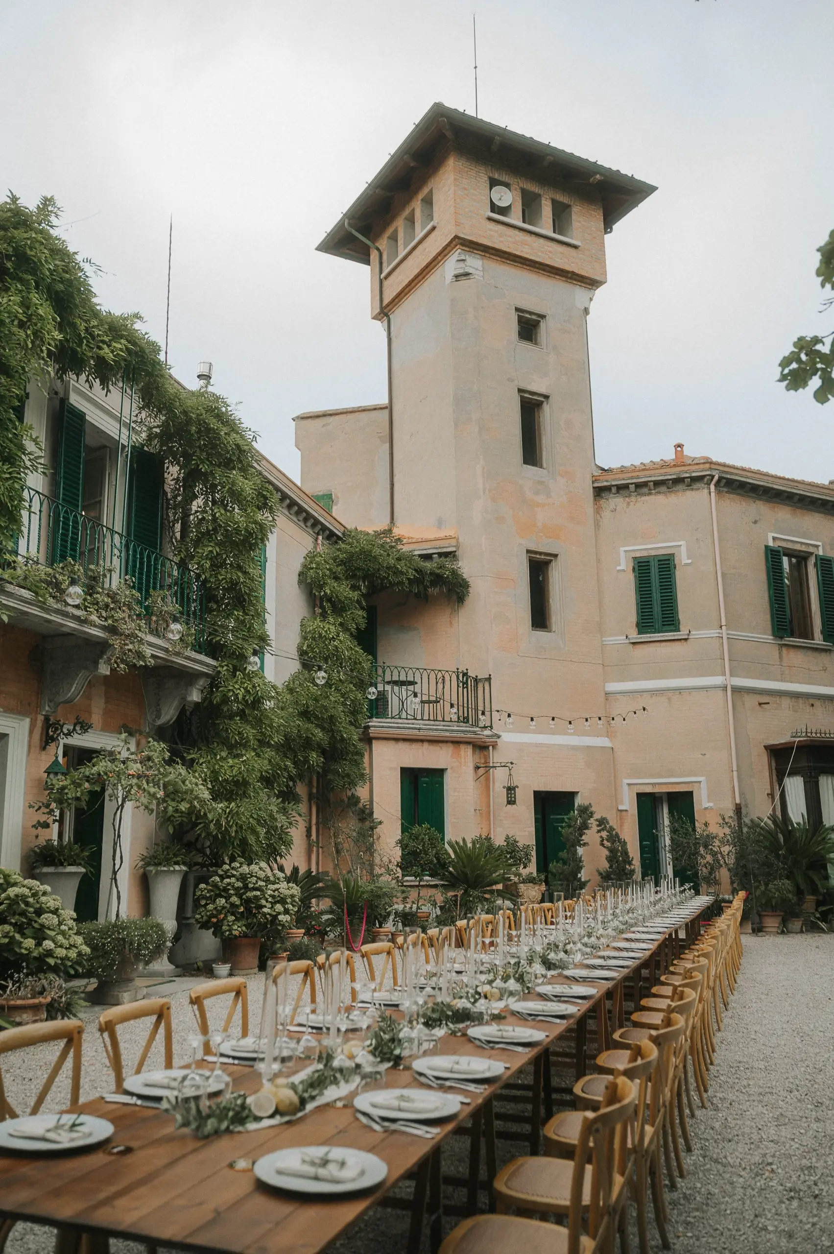 RelaisVillaGiulia-OutdoorDinners-BackCourtyard31.webp