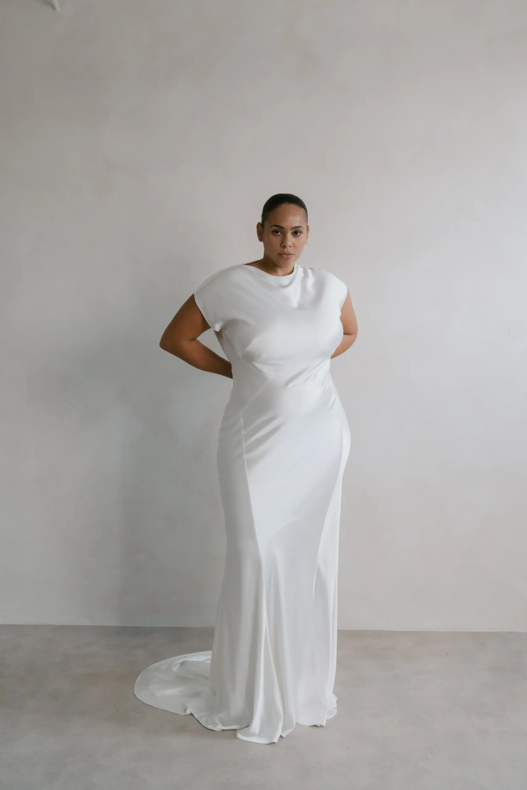 TheBeatriceDress28photographySilver26LightWeddings29281229.webp